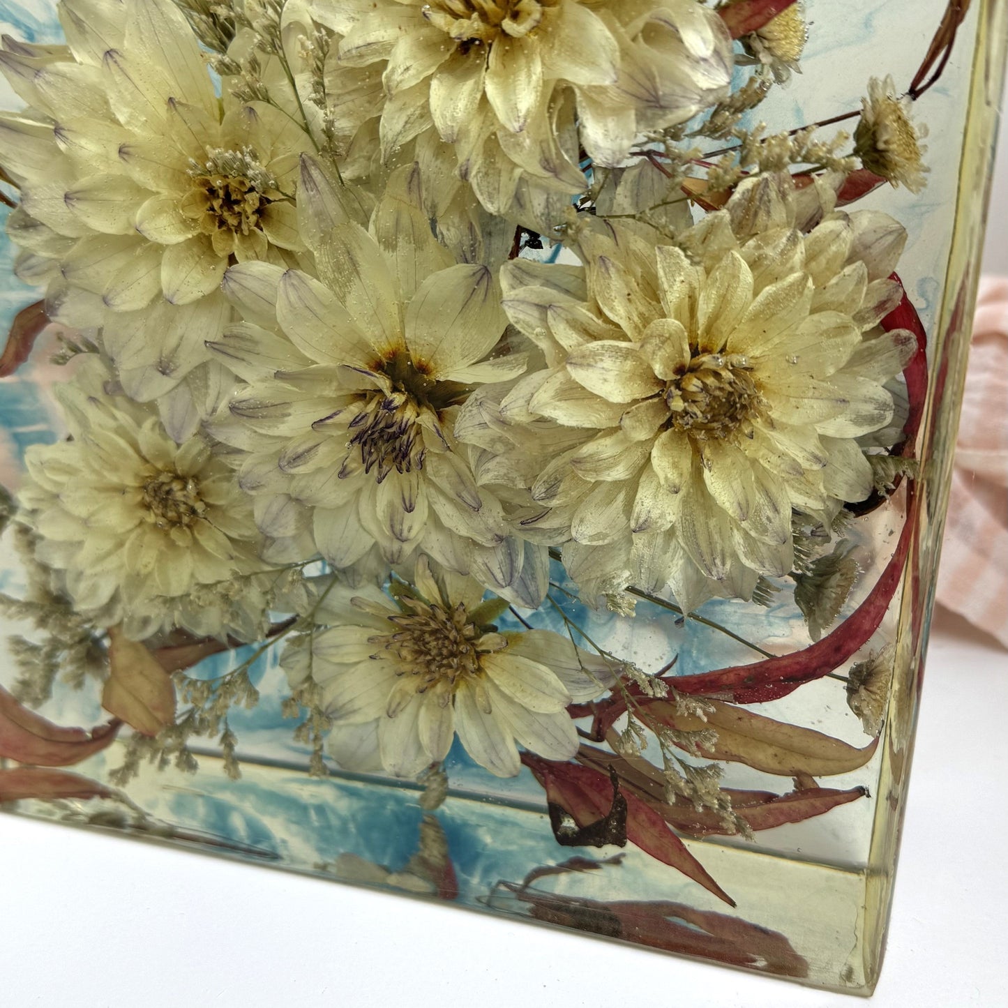 Resin Block 190x190mm White Dahlia florals