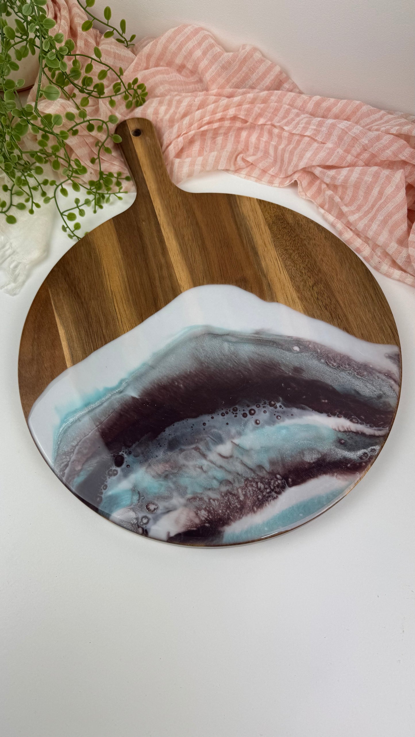 Wood Board - Round Board aubergine and pale blue