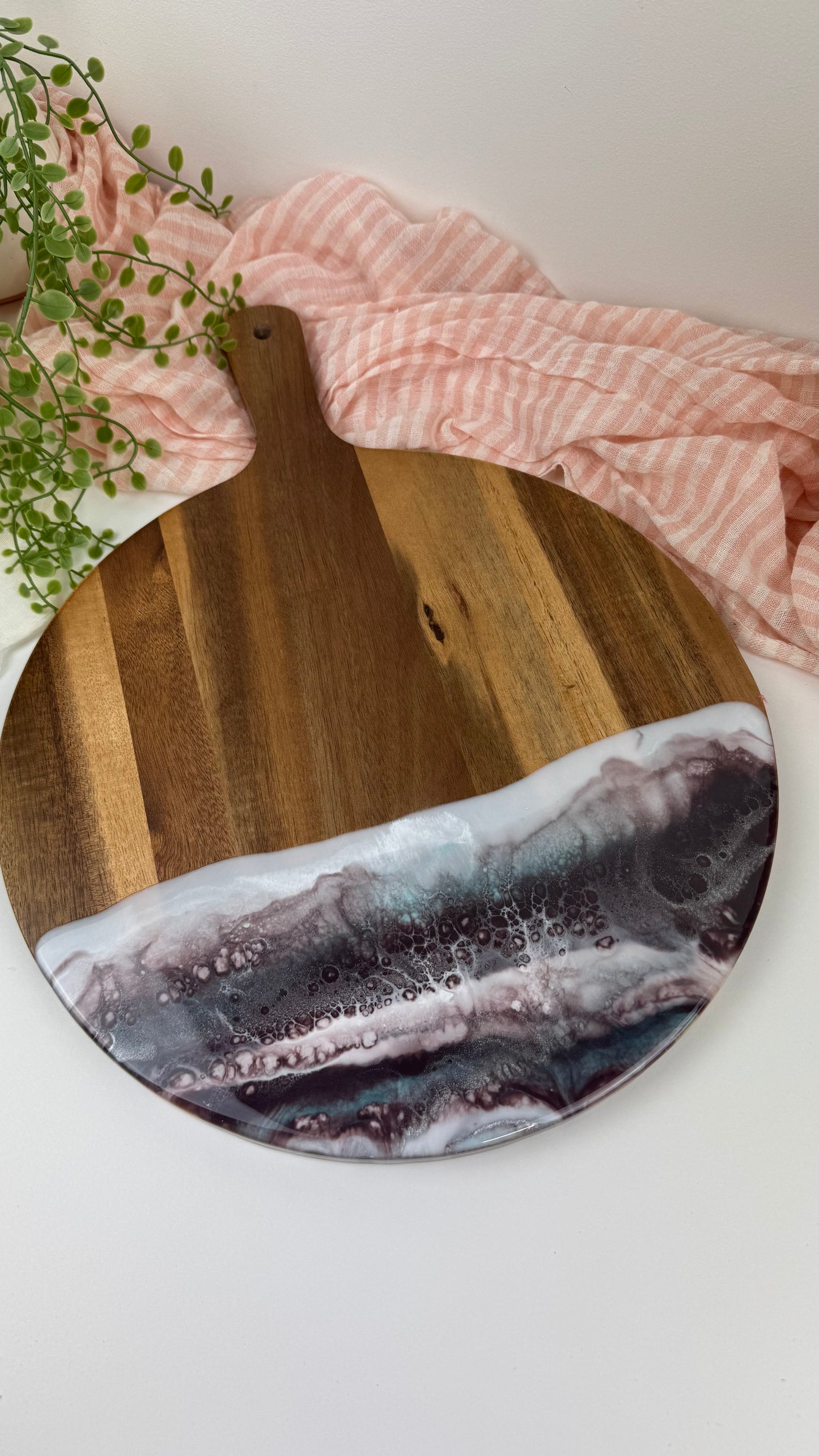 Wood Board - Round Board aubergine and pale blue