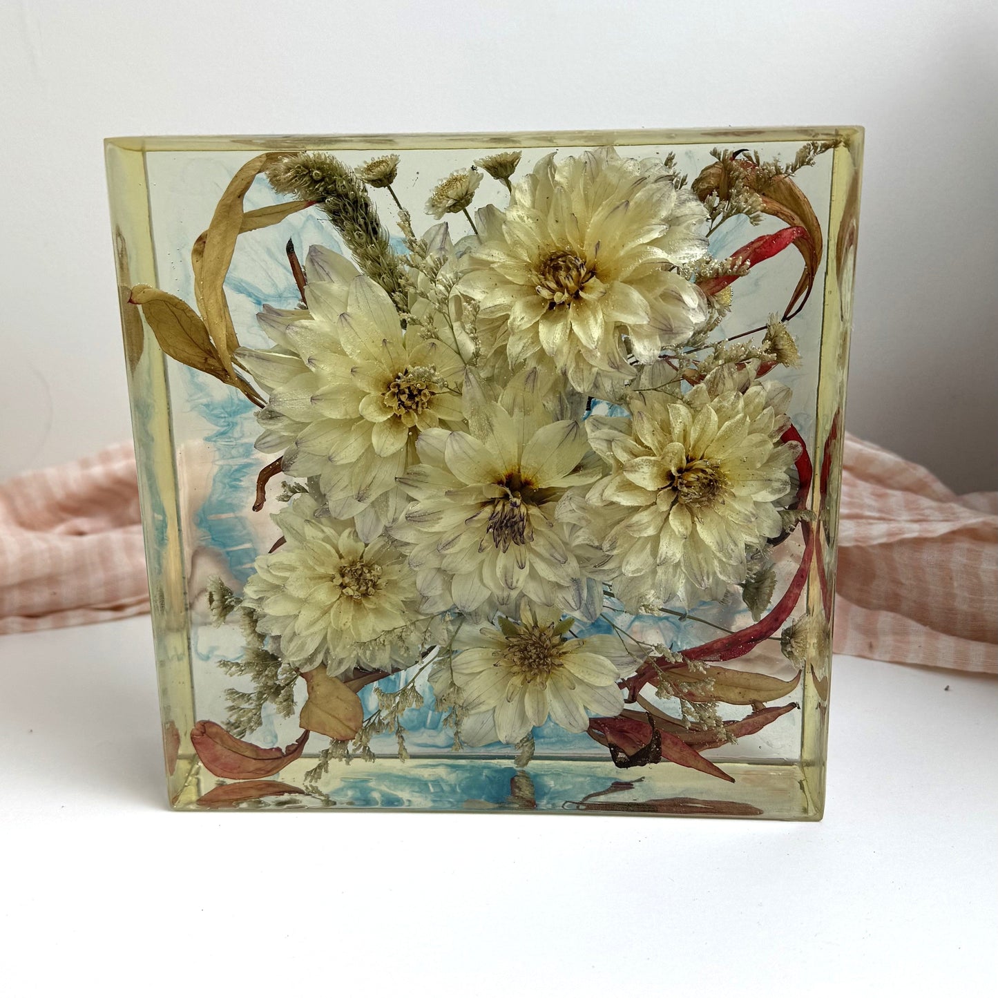 Resin Block 190x190mm White Dahlia florals