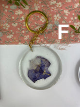 Load image into Gallery viewer, Flower key rings
