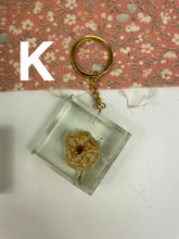 Load image into Gallery viewer, Flower key rings
