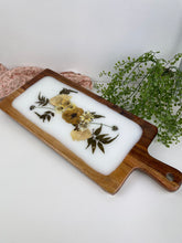 Load image into Gallery viewer, Pressed flower wooden tray/charcuterie board
