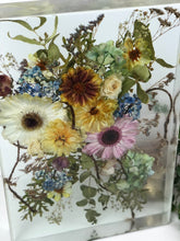 Load image into Gallery viewer, Gerbera  resin bouquet
