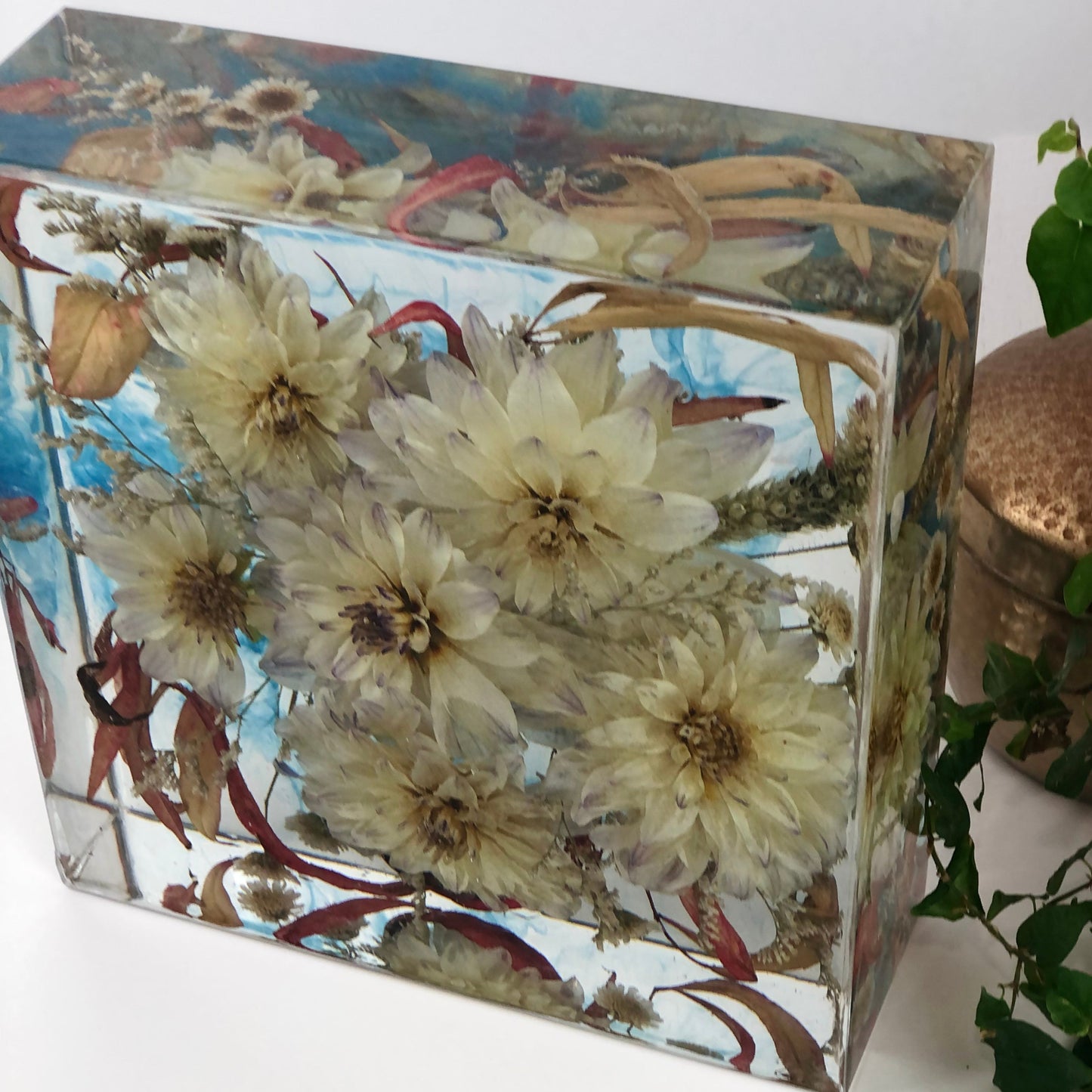 Resin Block White Dahlia florals
