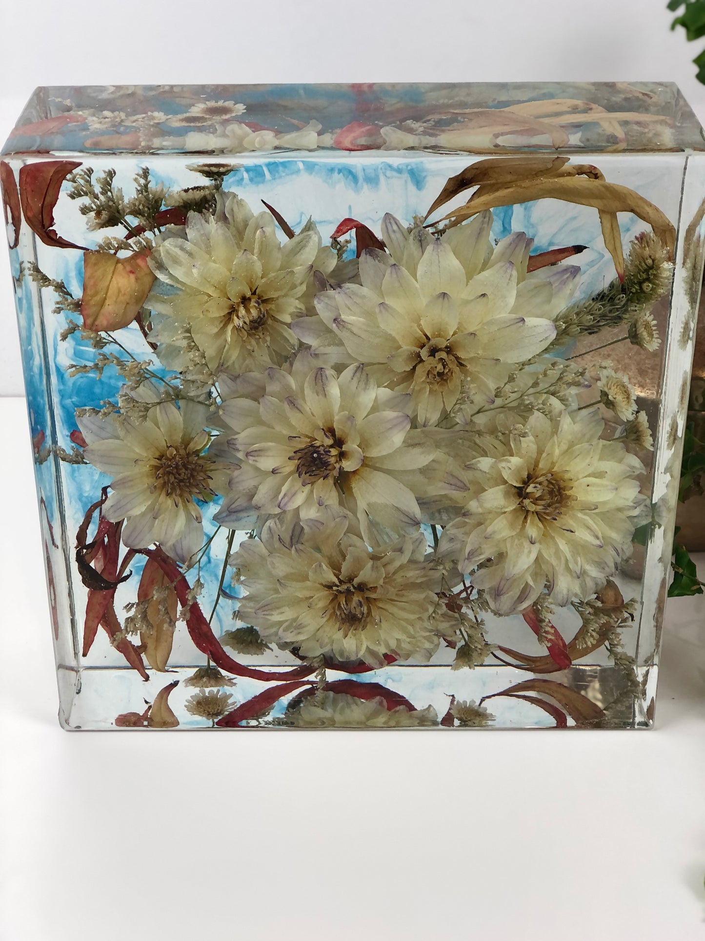 Resin Block White Dahlia florals