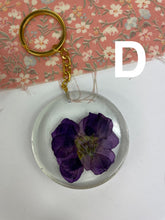 Load image into Gallery viewer, Flower key rings
