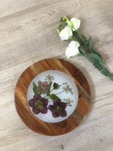 Load image into Gallery viewer, Resin pressed flowers Wooden board
