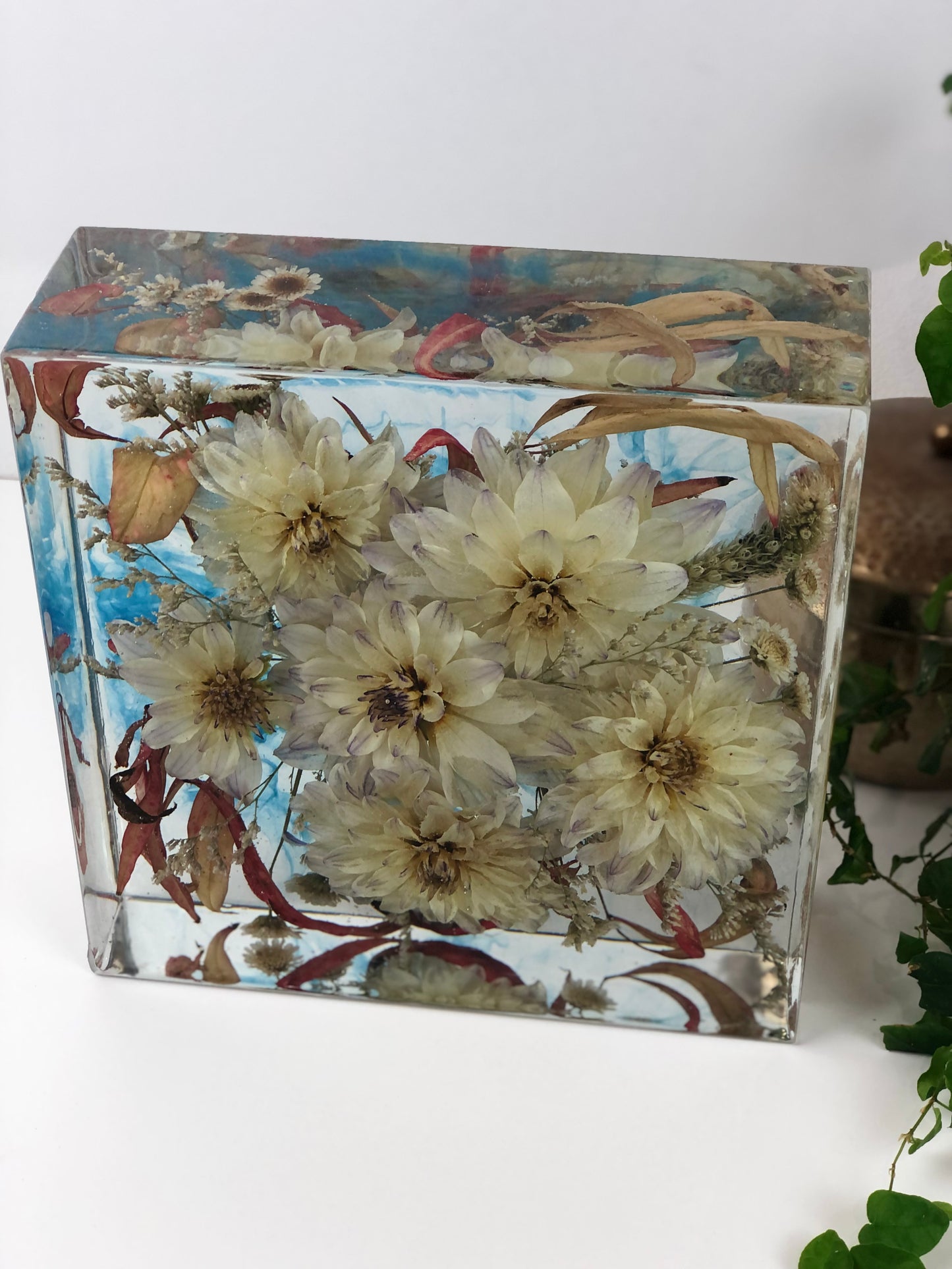 Resin Block White Dahlia florals