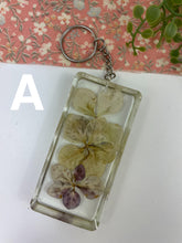 Load image into Gallery viewer, Flower key rings
