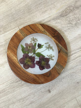 Load image into Gallery viewer, Resin pressed flowers Wooden board

