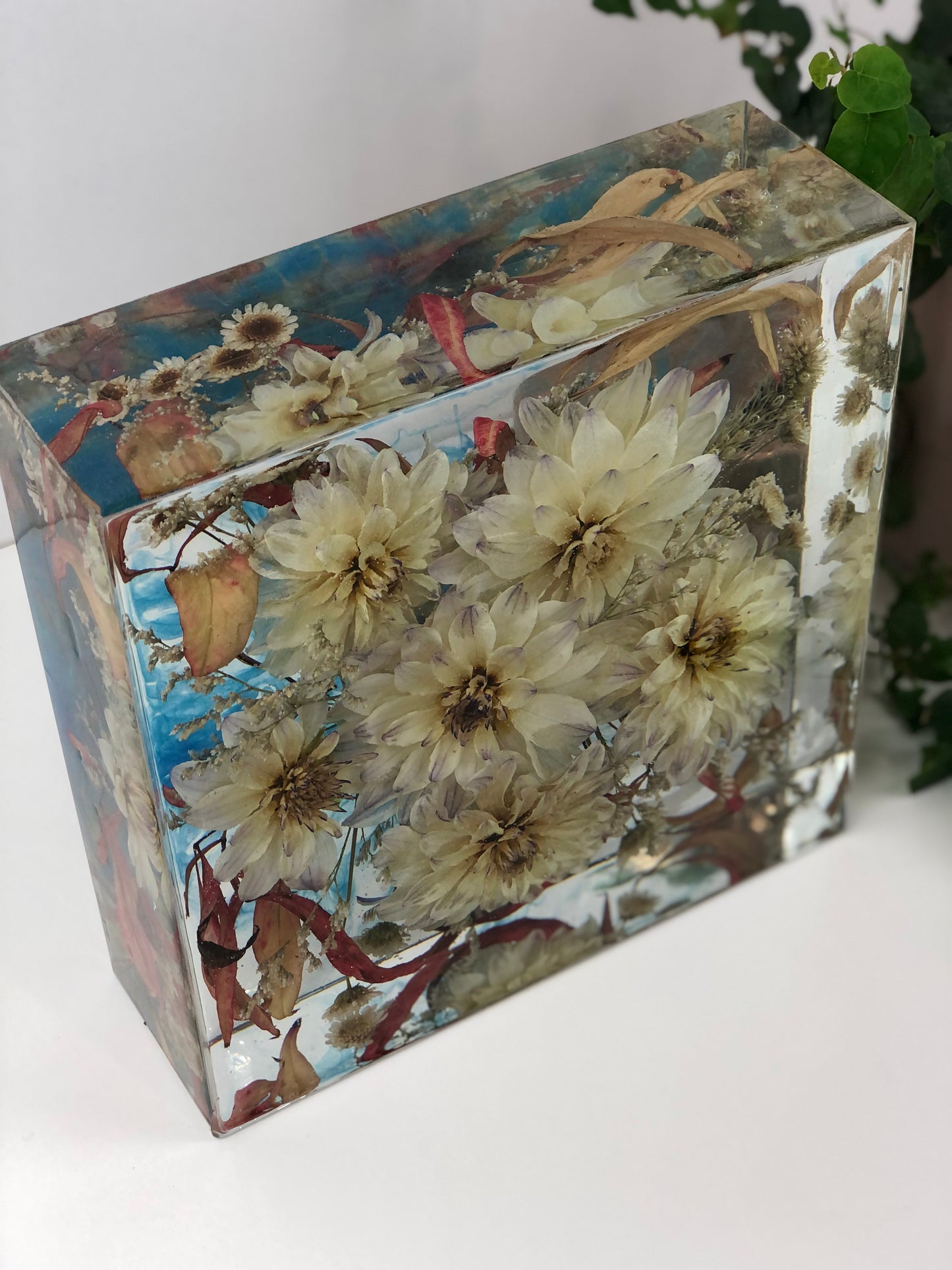 Resin Block White Dahlia florals