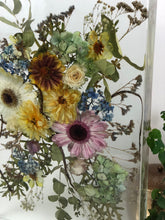 Load image into Gallery viewer, Gerbera  resin bouquet
