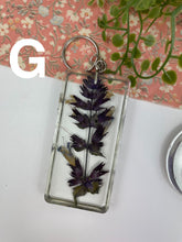 Load image into Gallery viewer, Flower key rings
