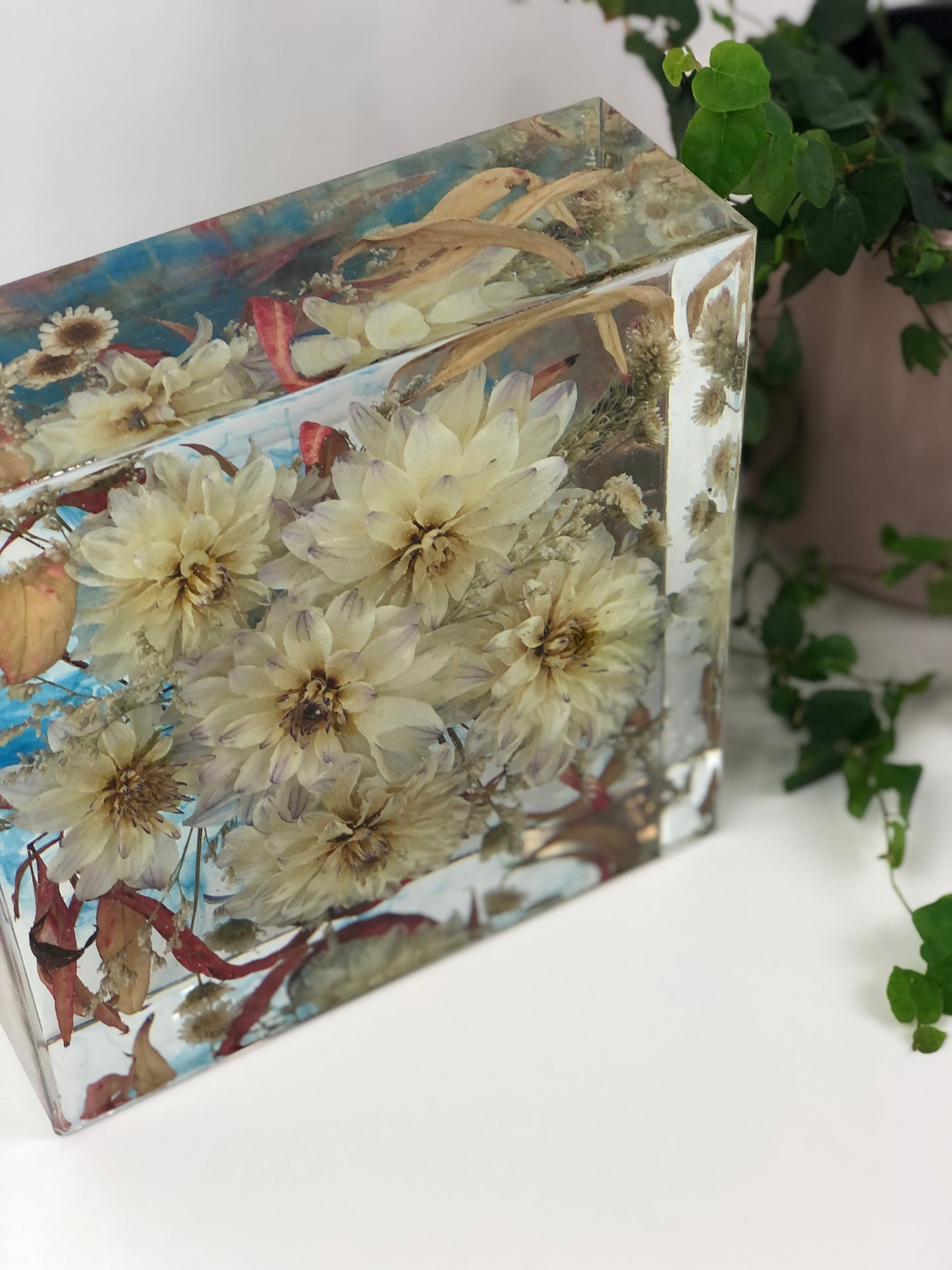 Resin Block White Dahlia florals